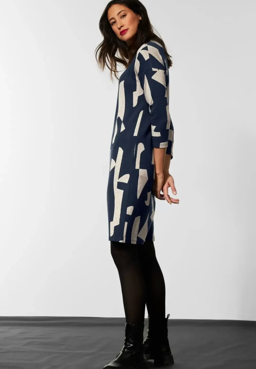 Knielanges Kleid