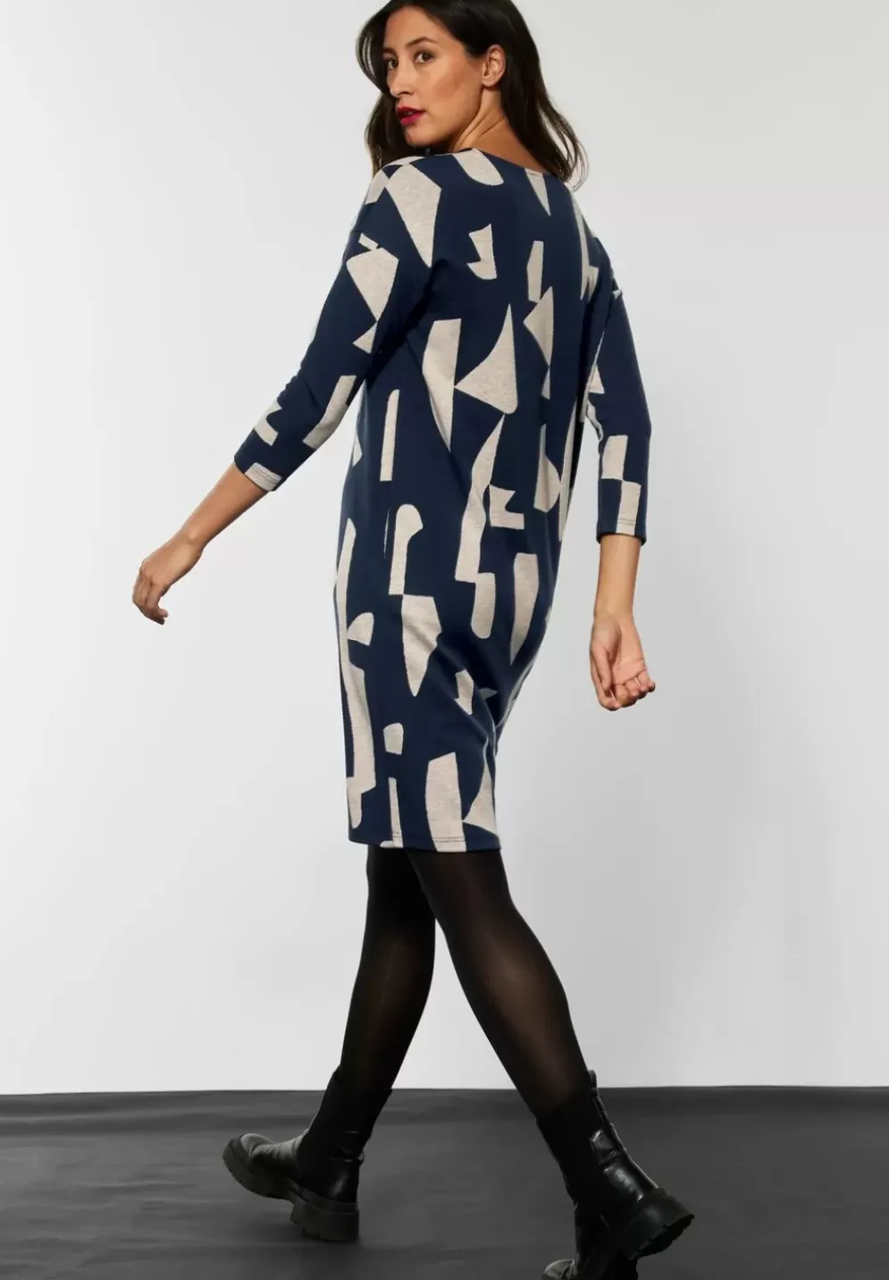 Knielanges Kleid