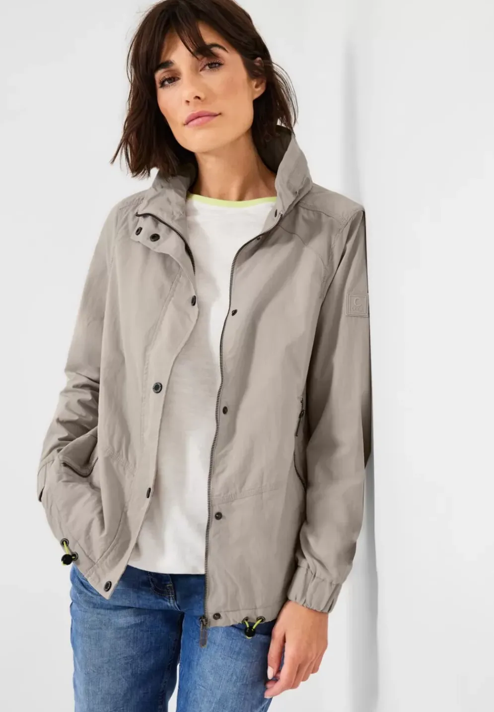 Kurze Jacke Mit Taschen