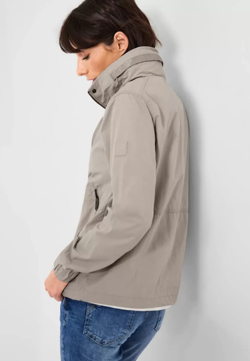 Kurze Jacke Mit Taschen