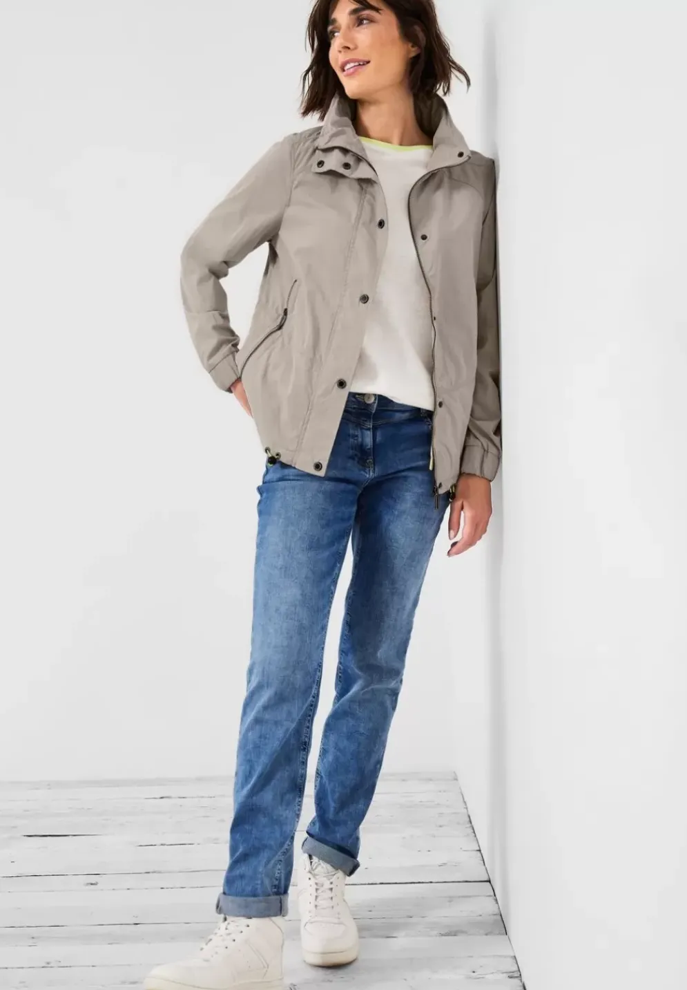 Kurze Jacke Mit Taschen