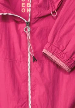 Kurzer Windbreaker