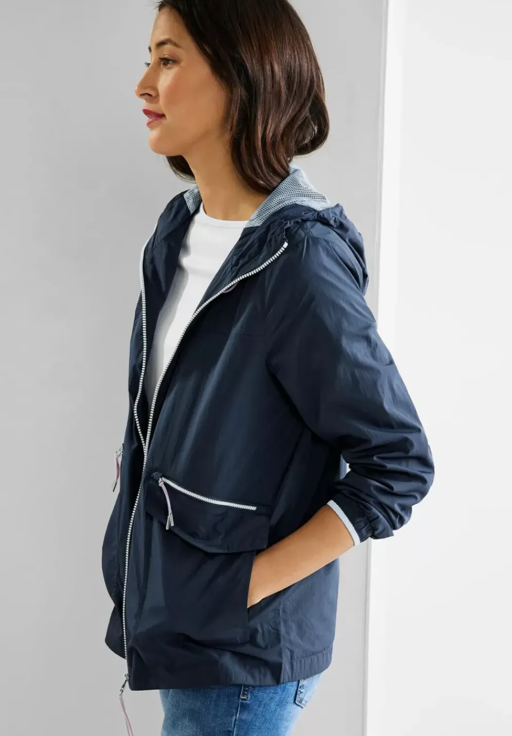 Kurzer Windbreaker