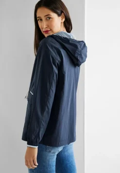 Kurzer Windbreaker