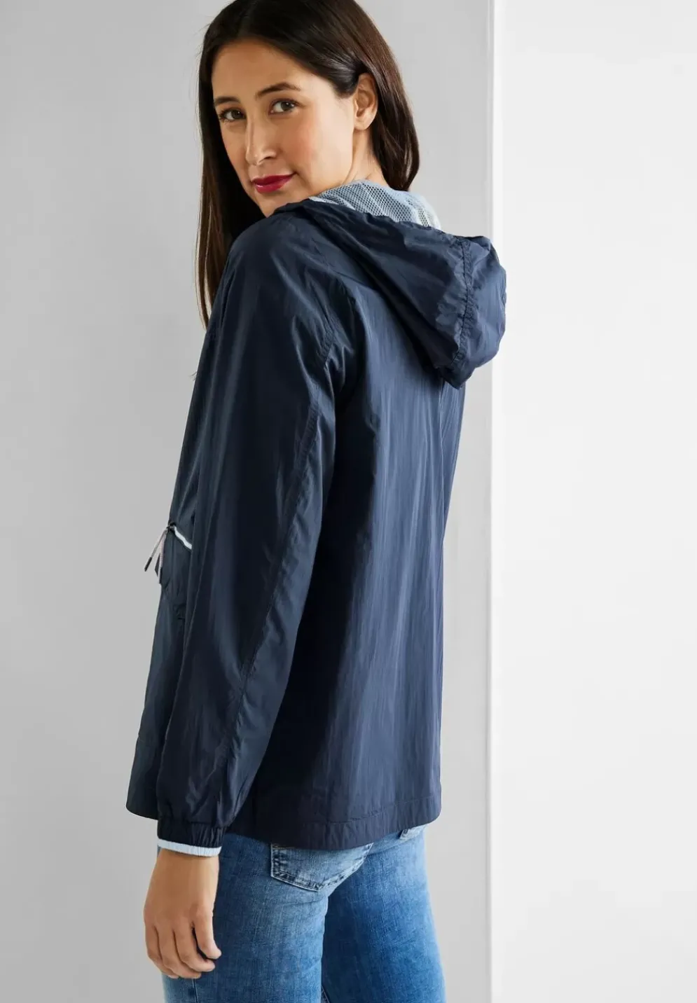 Kurzer Windbreaker