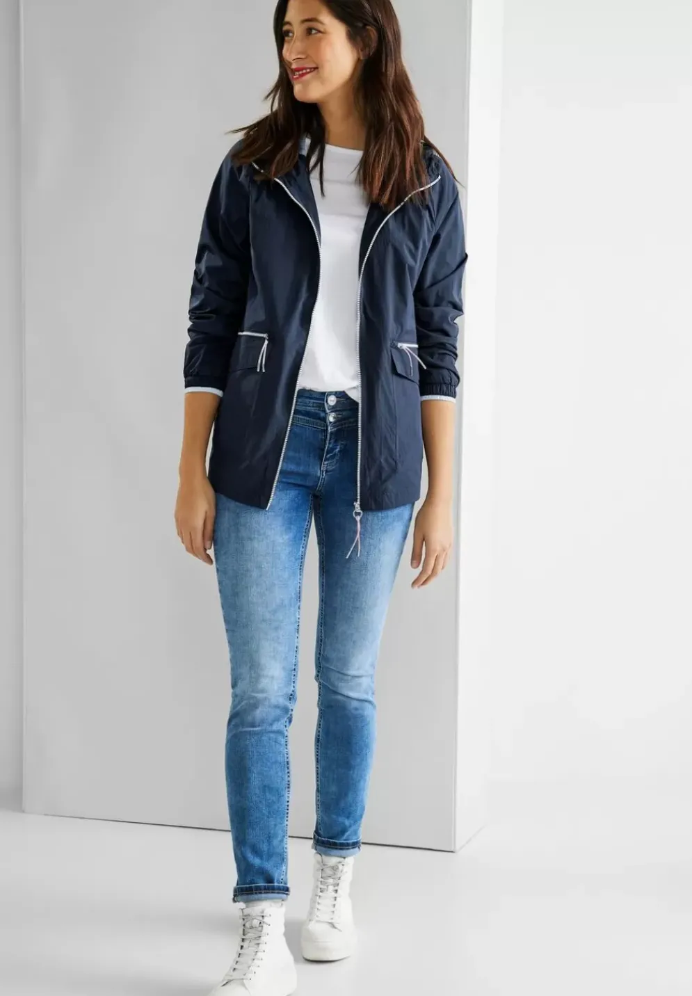 Kurzer Windbreaker