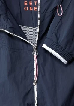 Kurzer Windbreaker