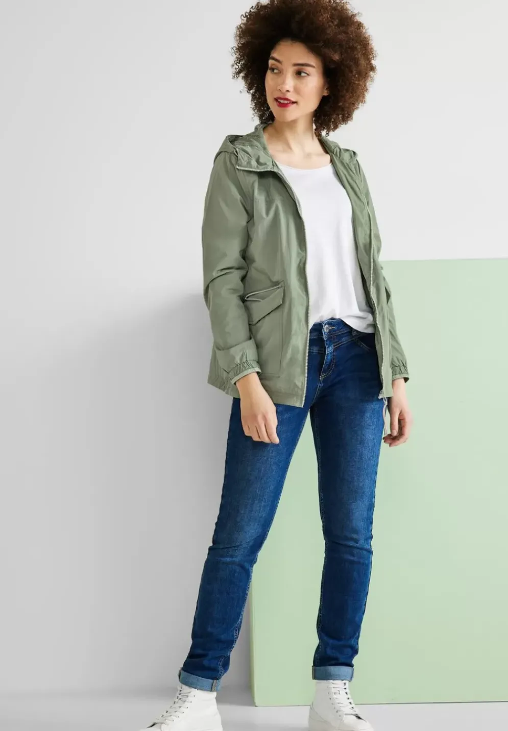 Kurzer Windbreaker