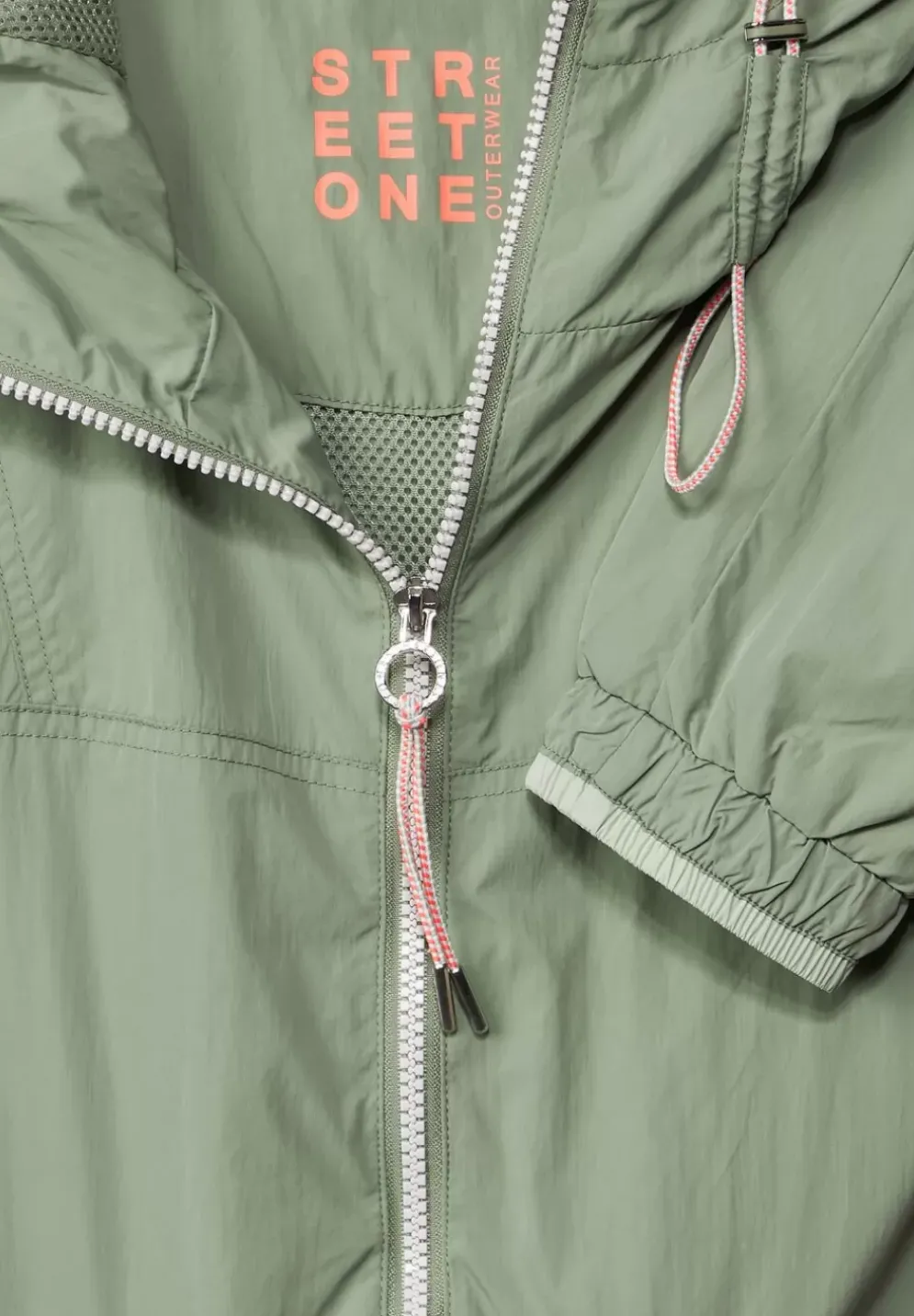 Kurzer Windbreaker