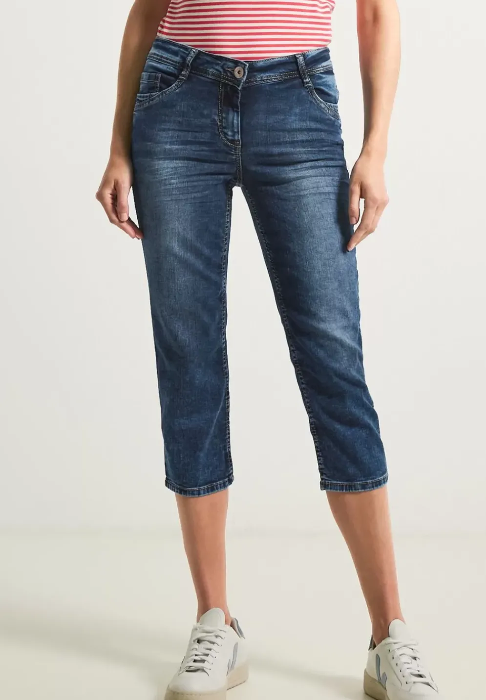 Loose Fit 3/4 Jeans
