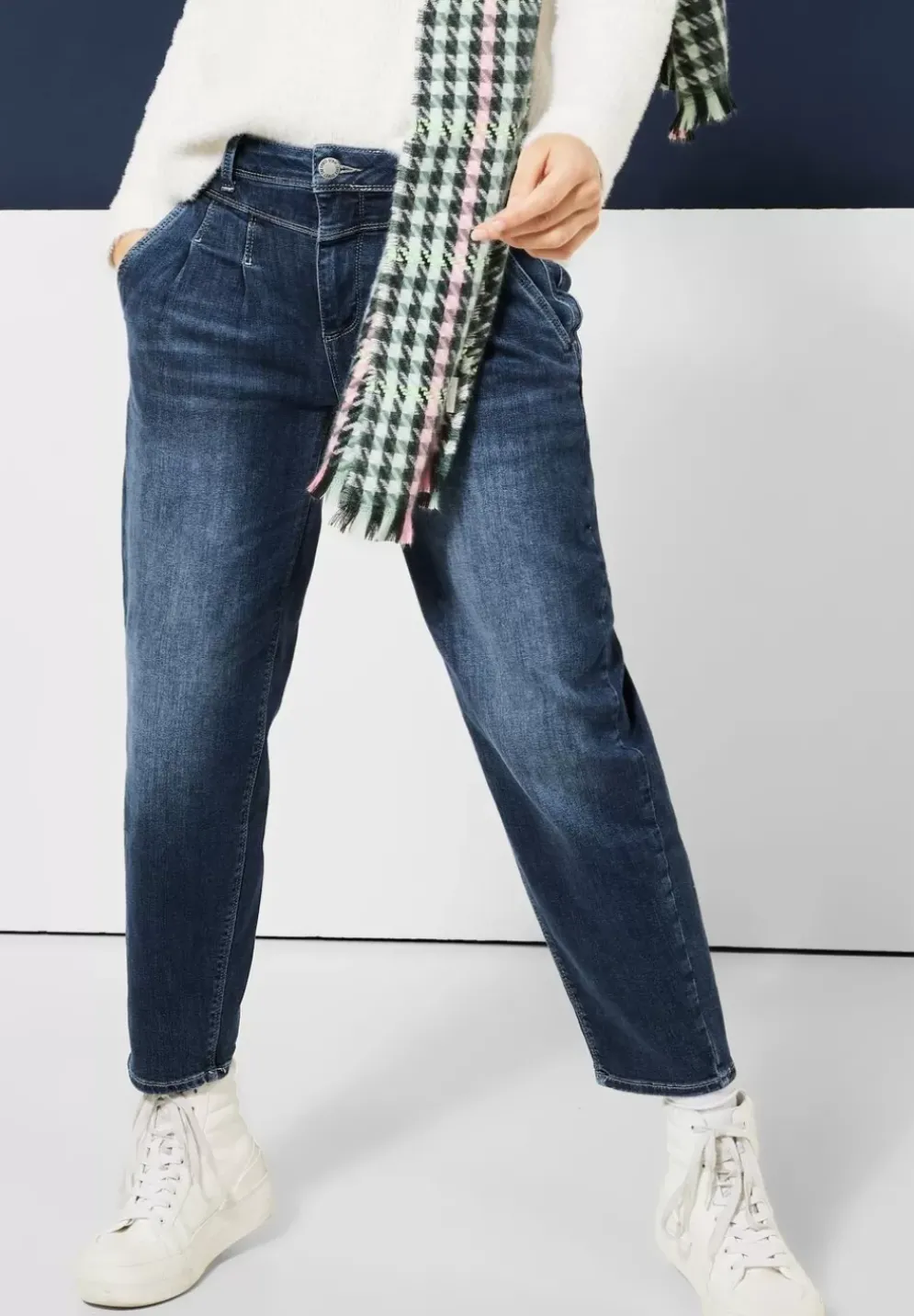 Loose Fit Balloon Jeans