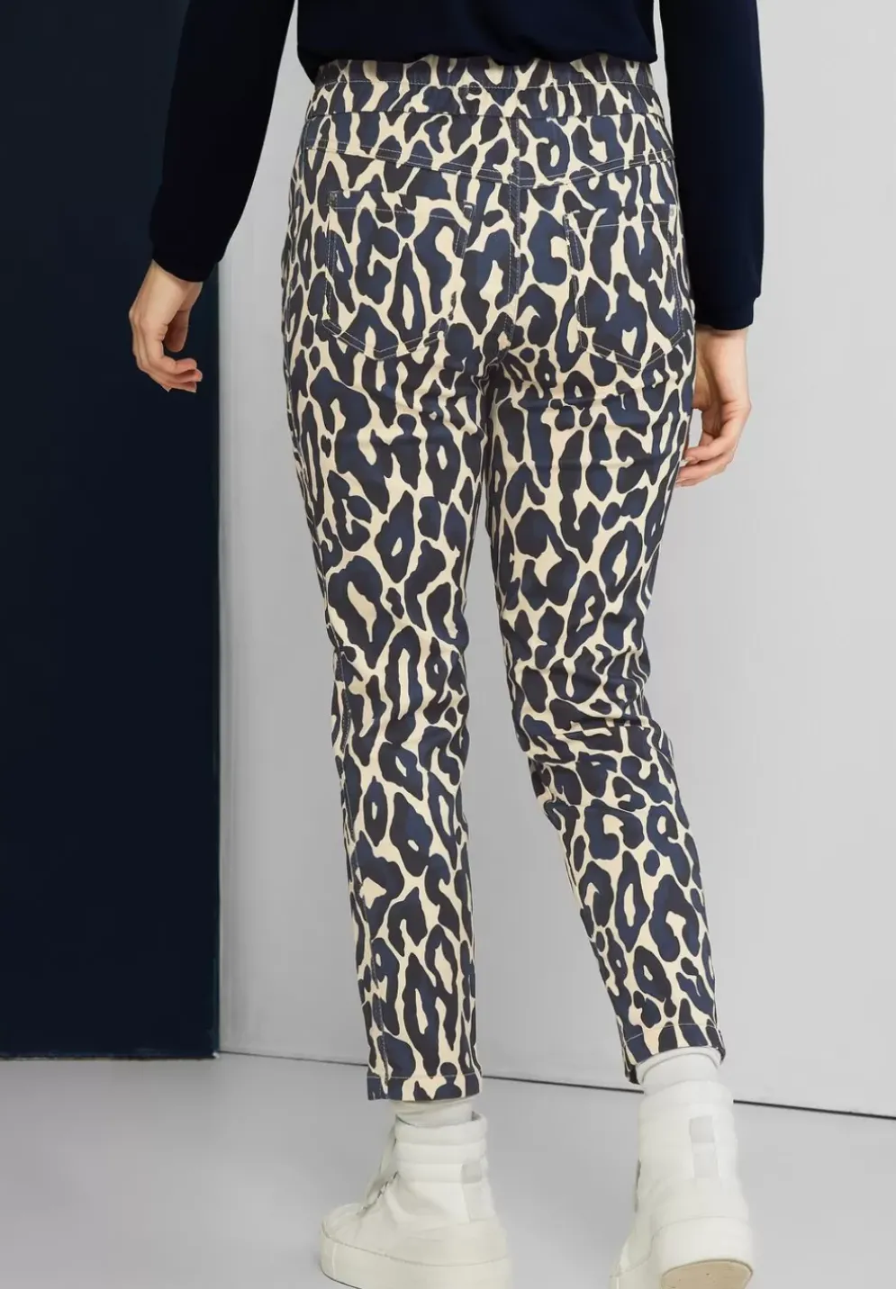 Loose Fit Hose Mit Leo Print