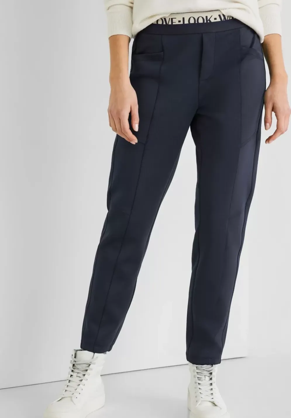 Loose Fit Hose Mit Stretch