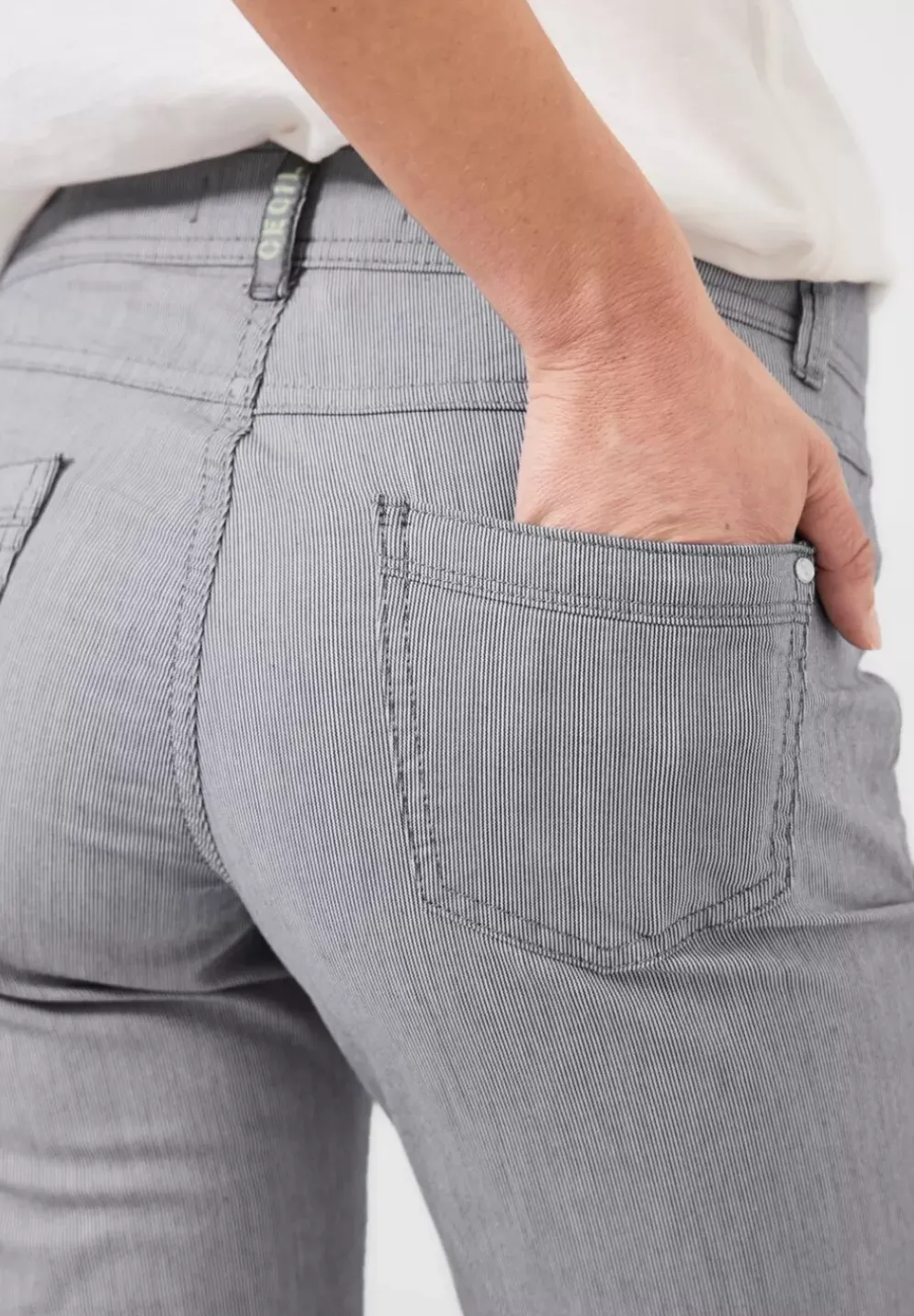 Loose Fit Hose Mit Stretch