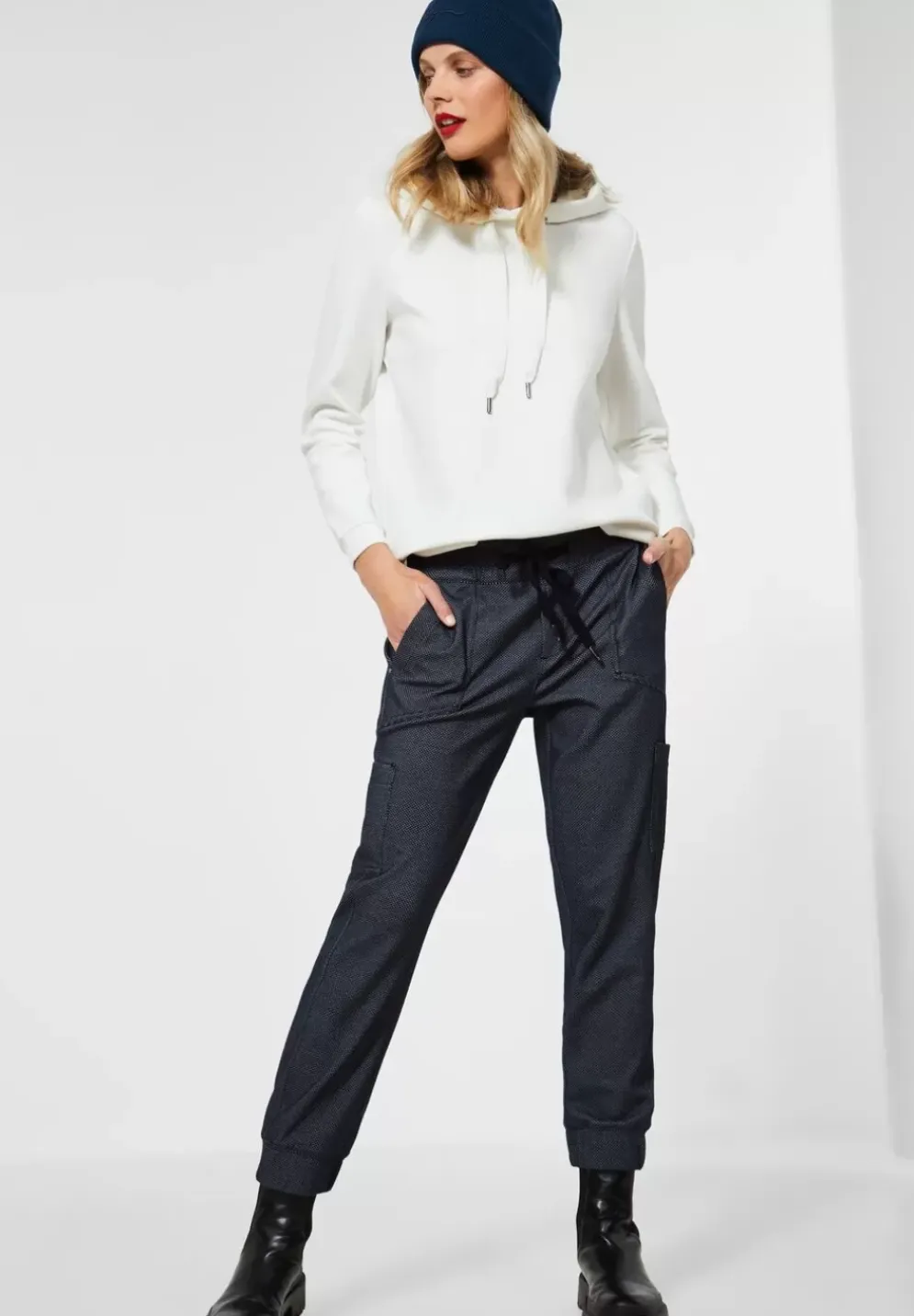 Loose Fit Jacquard Hose