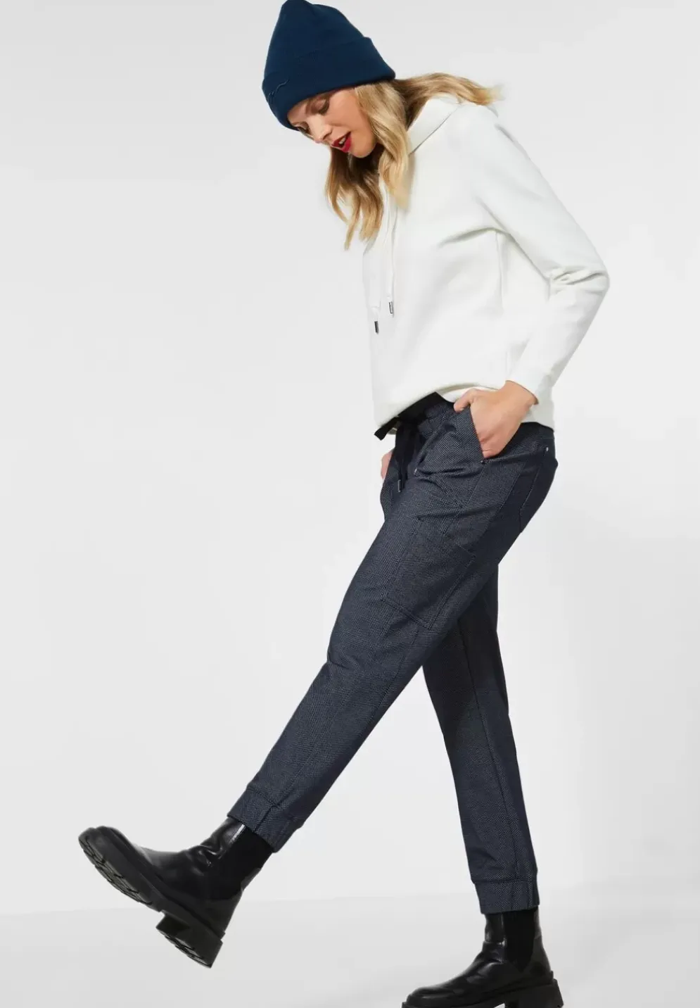 Loose Fit Jacquard Hose