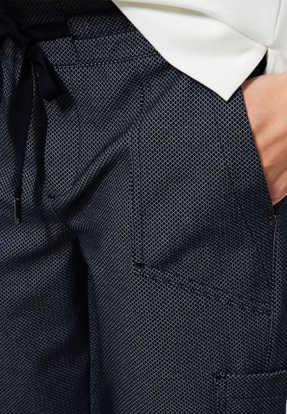 Loose Fit Jacquard Hose