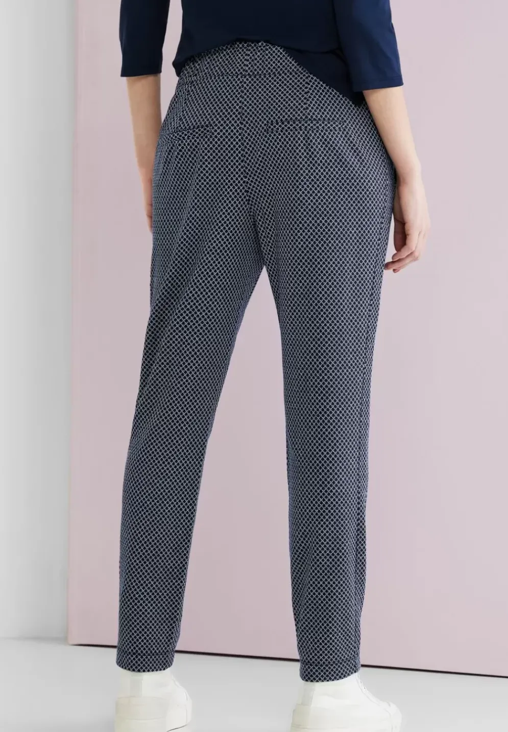 Loose Fit Jacquard Hose
