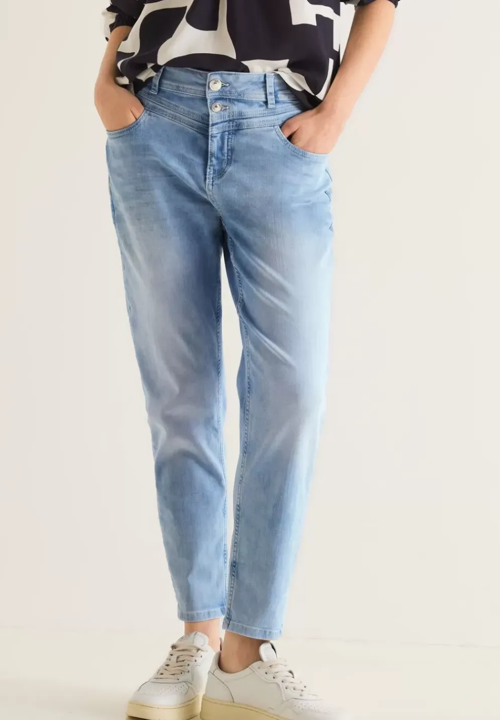 Loose Fit Jeans