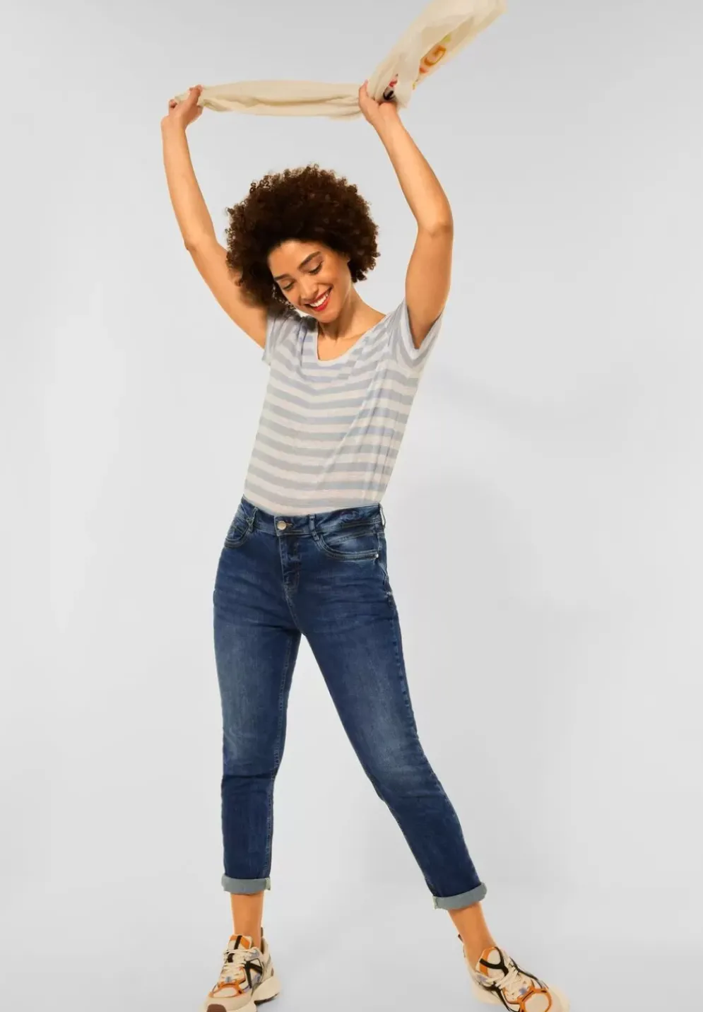 Loose Fit Jeans Im Mom Style