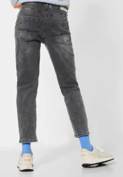 Loose Fit Jeans Im Mom Style