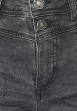 Loose Fit Jeans Im Mom Style