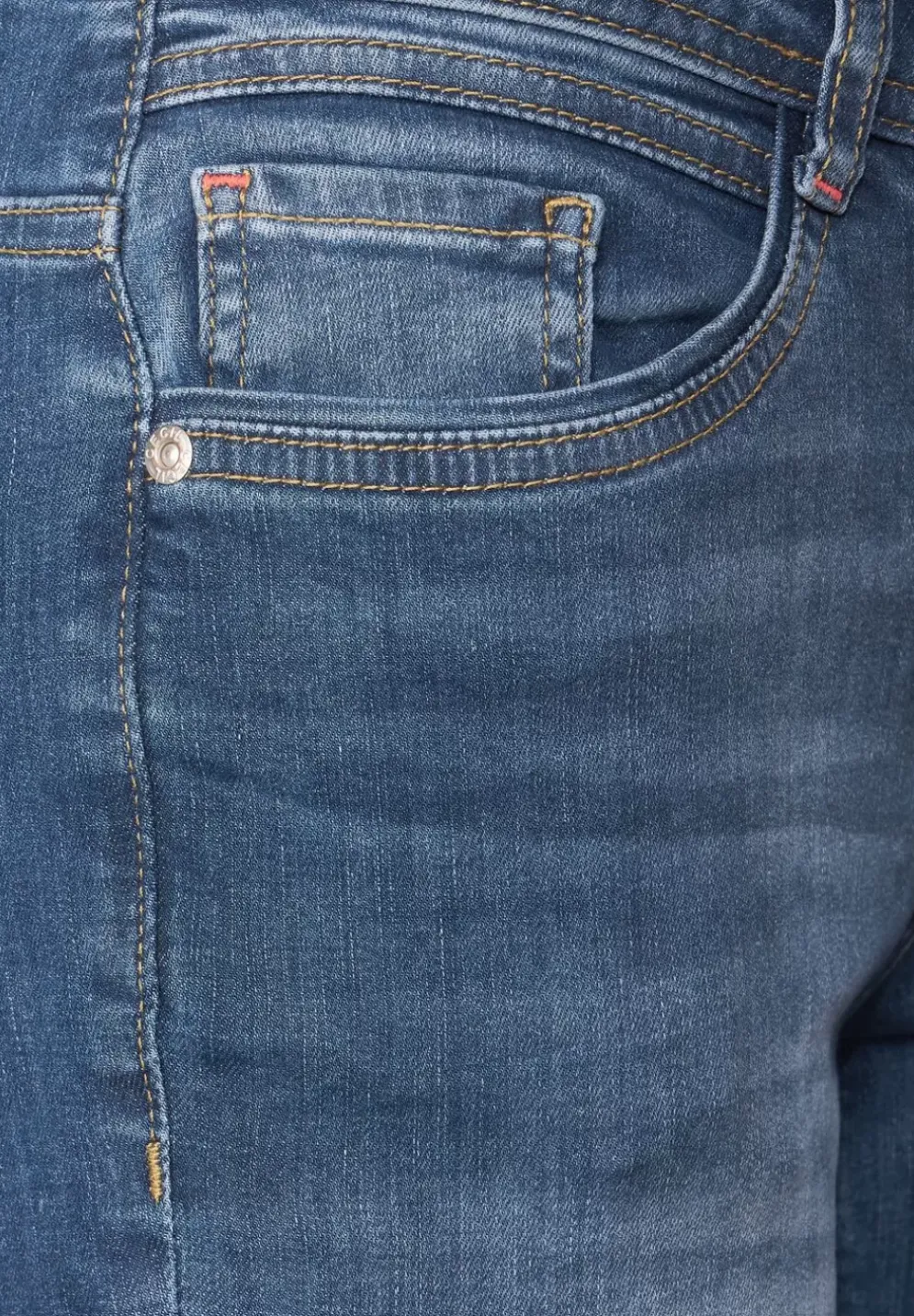 Loose Fit Jeans In 7/8