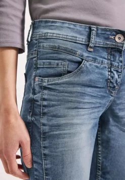 Loose Fit Jeans In 7/8