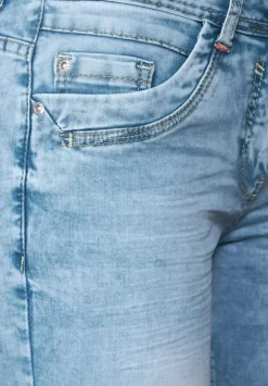 Loose Fit Jeans In 7/8
