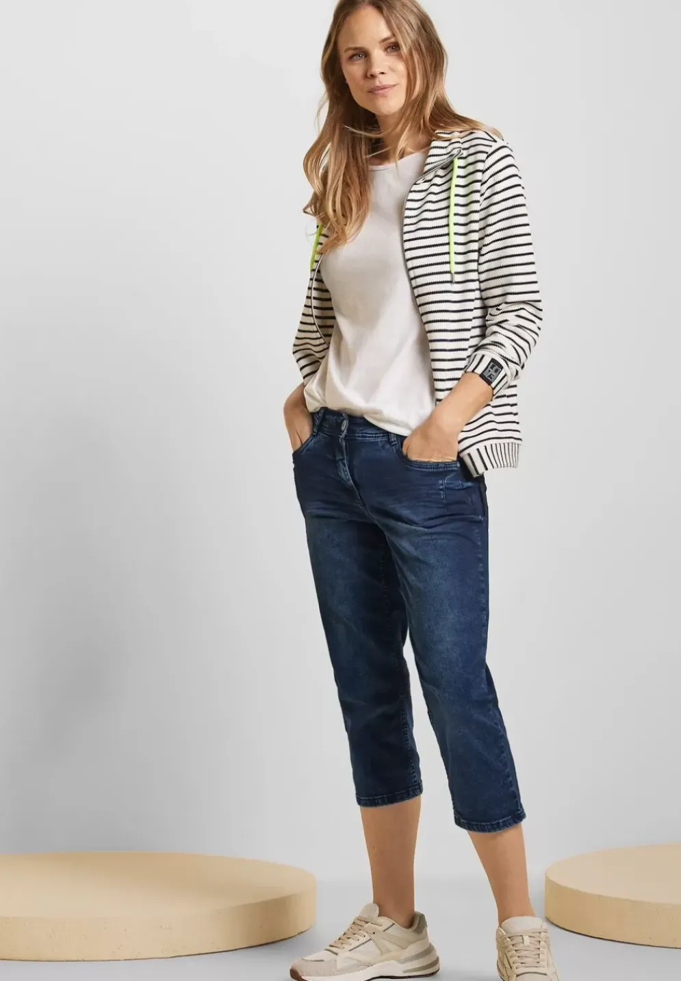 Loose Fit Jeans In 3/4-Lange