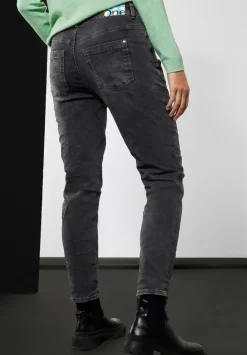 Loose Fit Mom Jeans