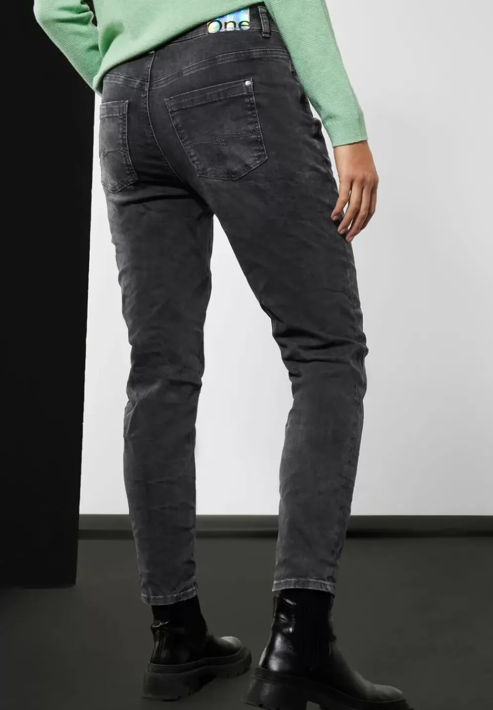Loose Fit Mom Jeans