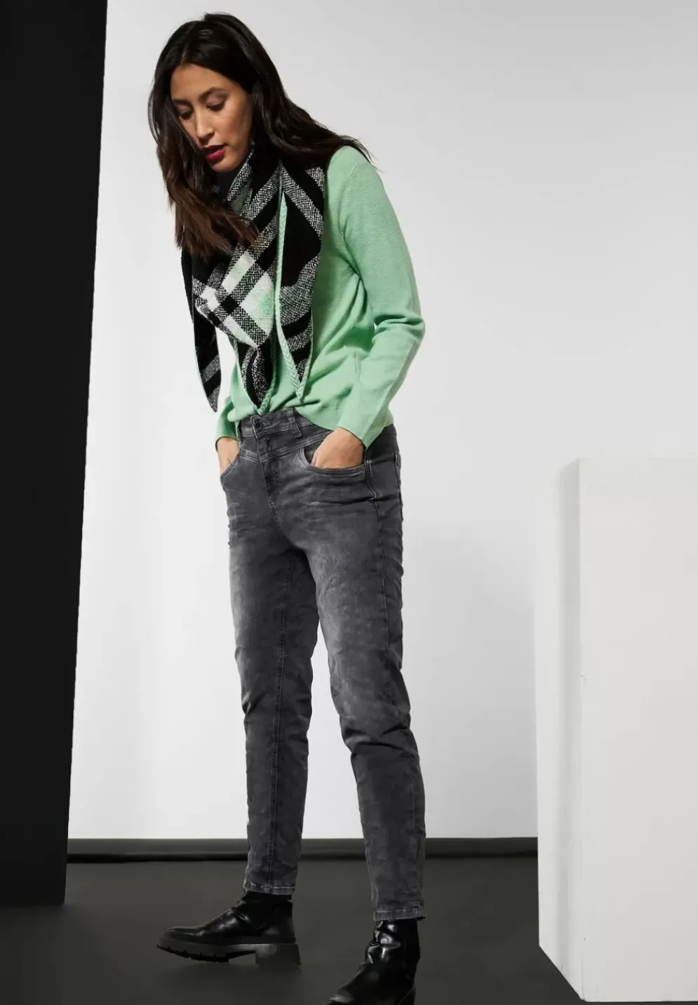 Loose Fit Mom Jeans