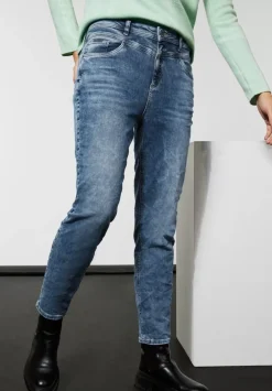 Loose Fit Mom Jeans