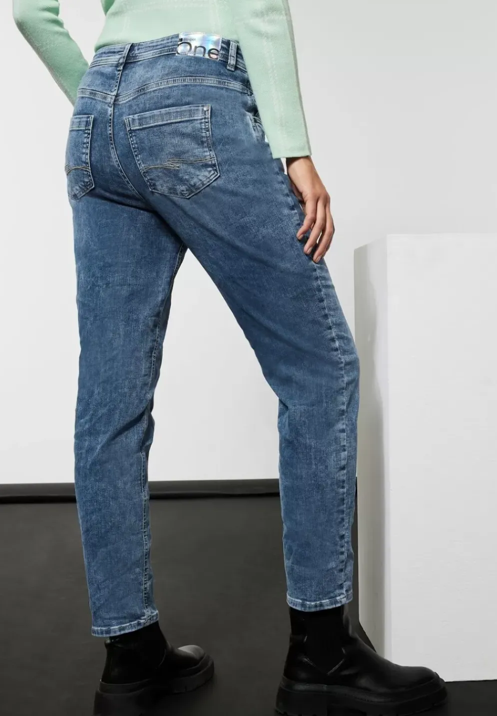 Loose Fit Mom Jeans