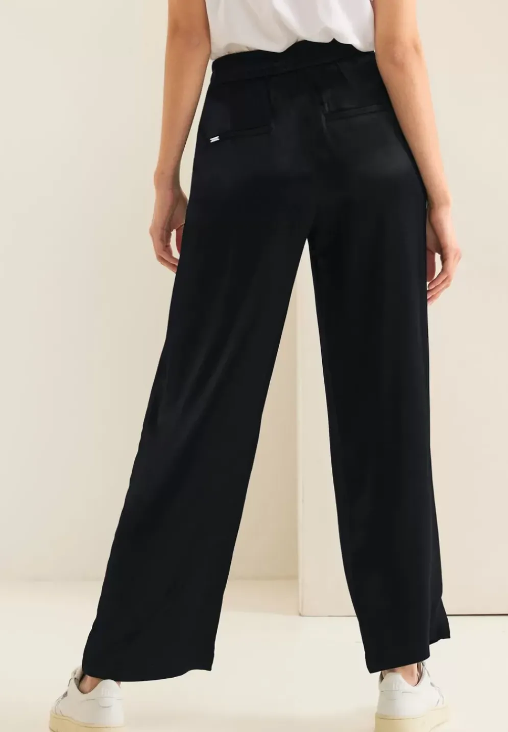 Loose Fit Satinhose
