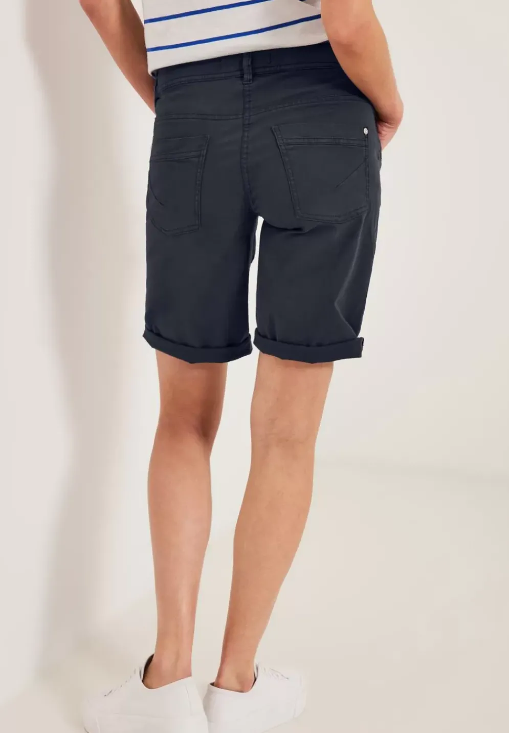 Loose Fit Stretch Shorts