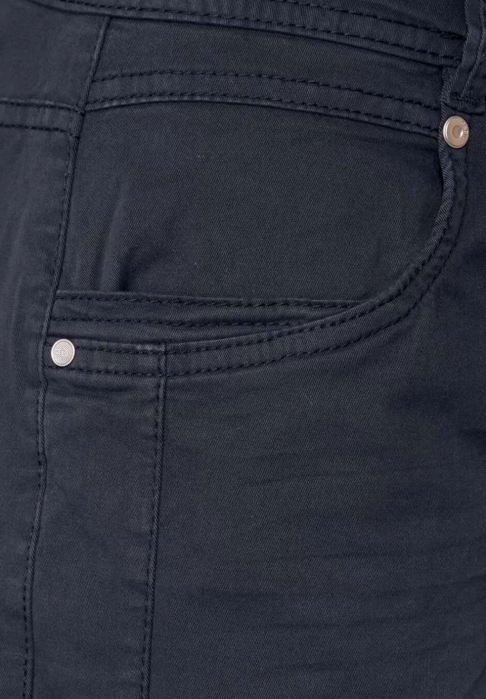 Loose Fit Stretch Shorts
