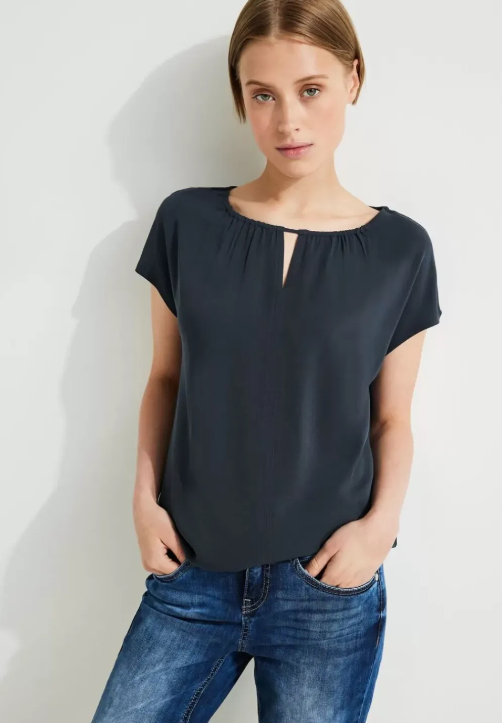 Materialmixshirt Mit Cut-Out