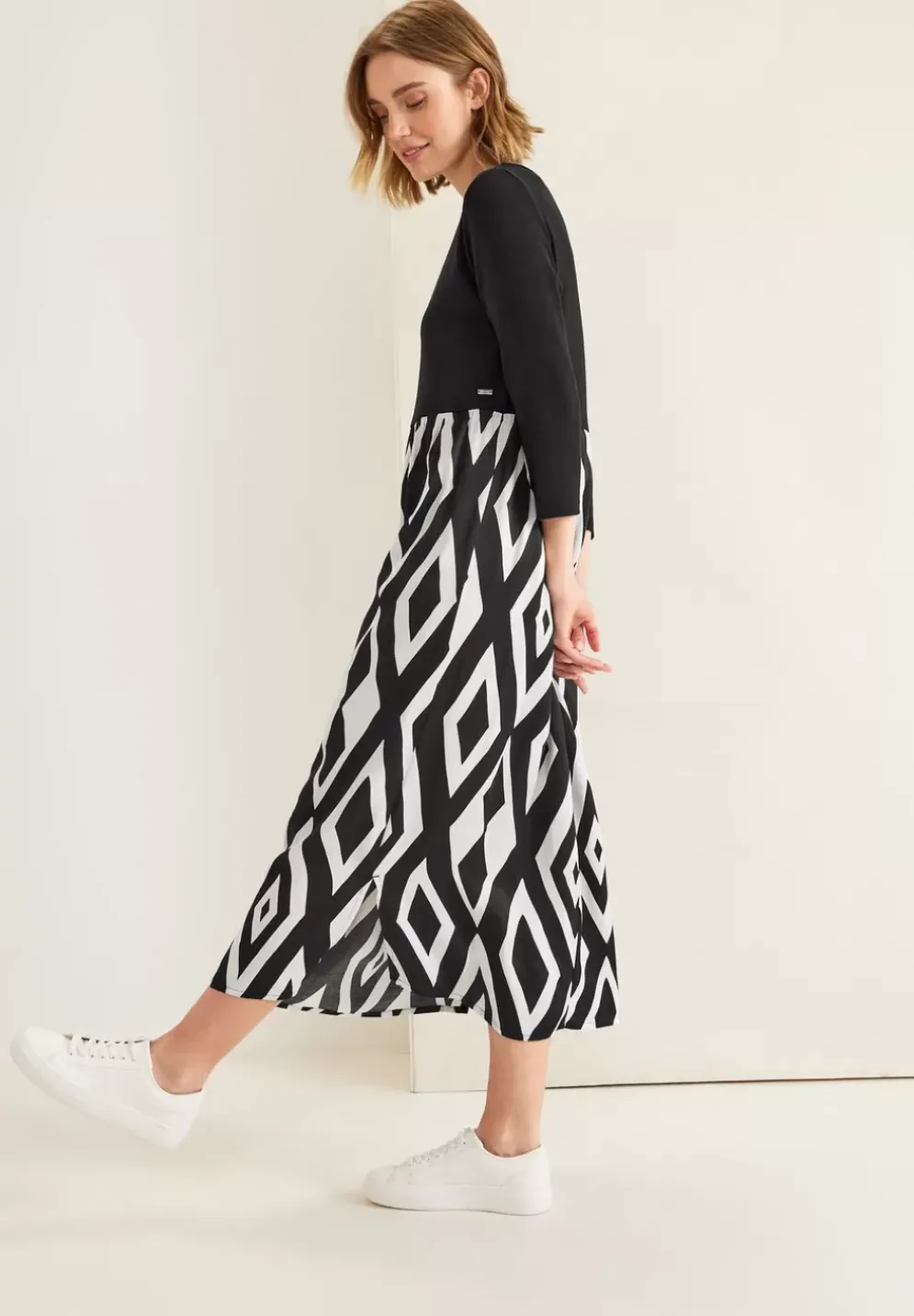 Midi Kleid Im Materialmix