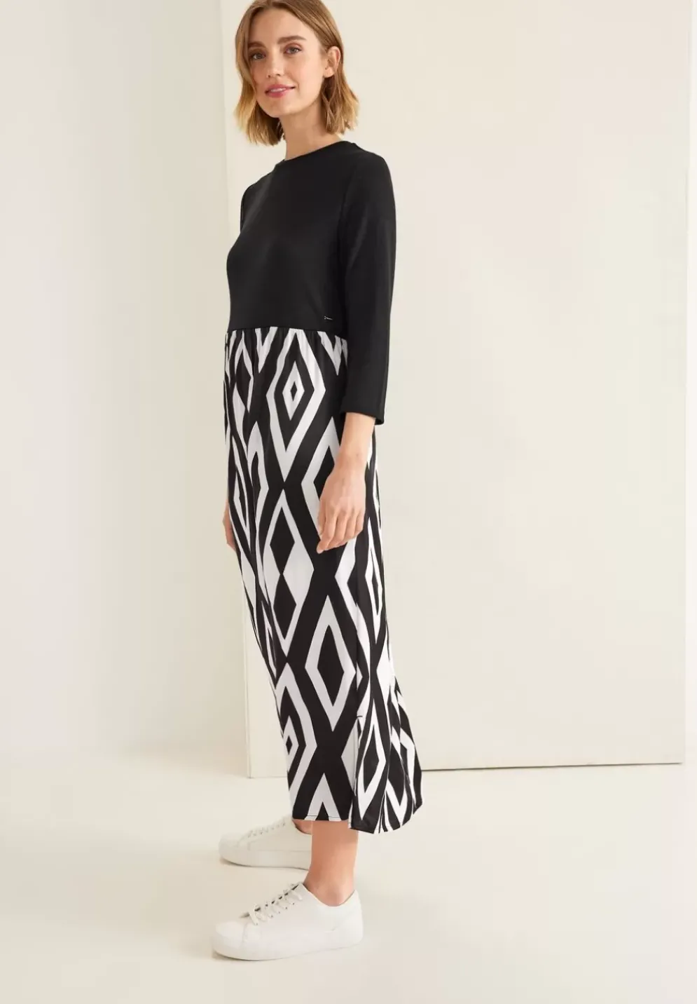 Midi Kleid Im Materialmix
