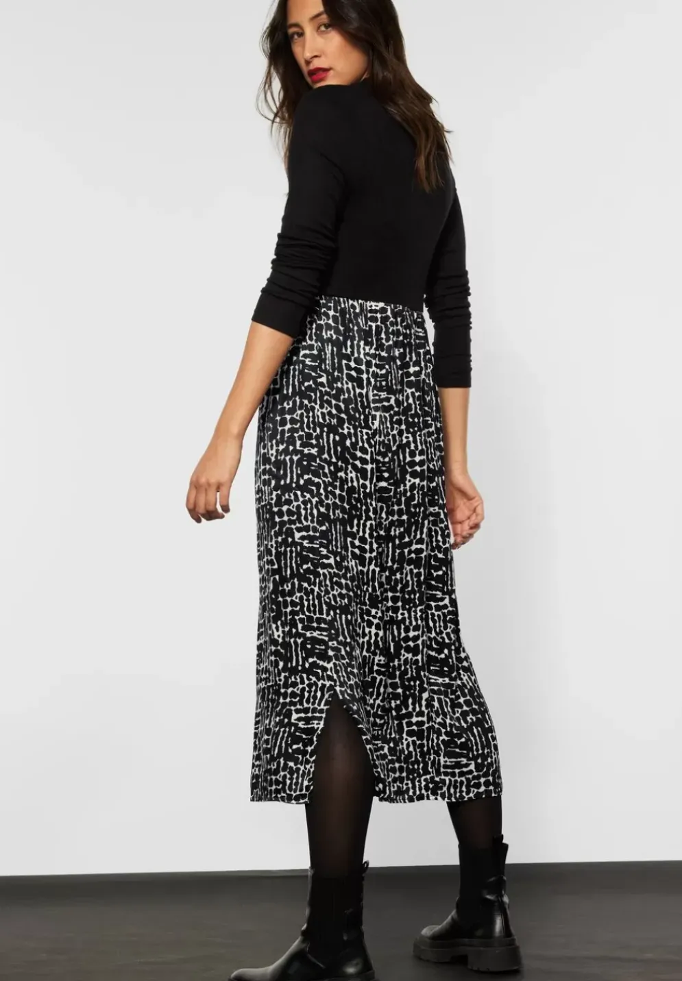 Midikleid Im Materialmix