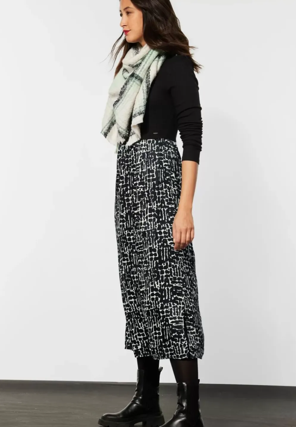 Midikleid Im Materialmix