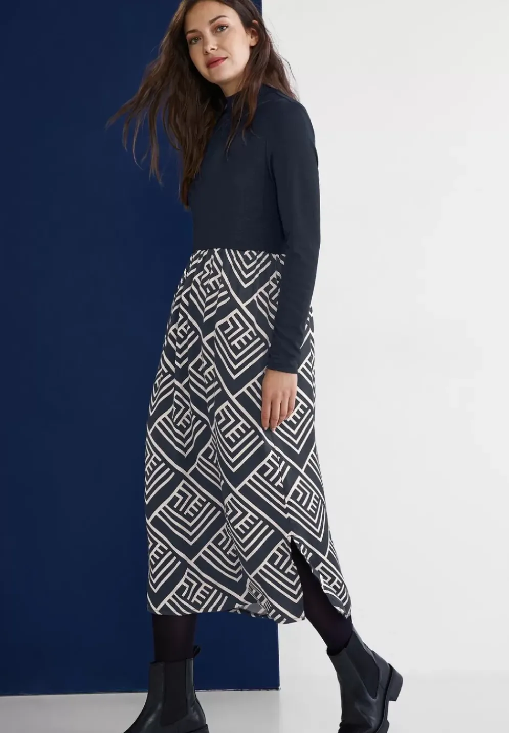 Midikleid Im Materialmix