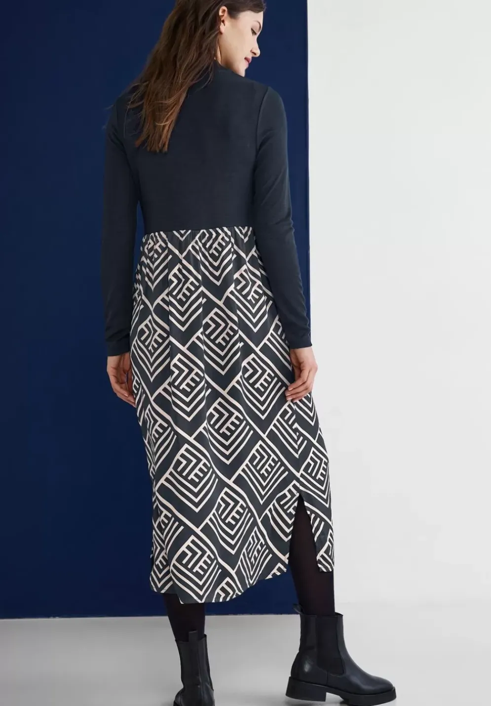 Midikleid Im Materialmix