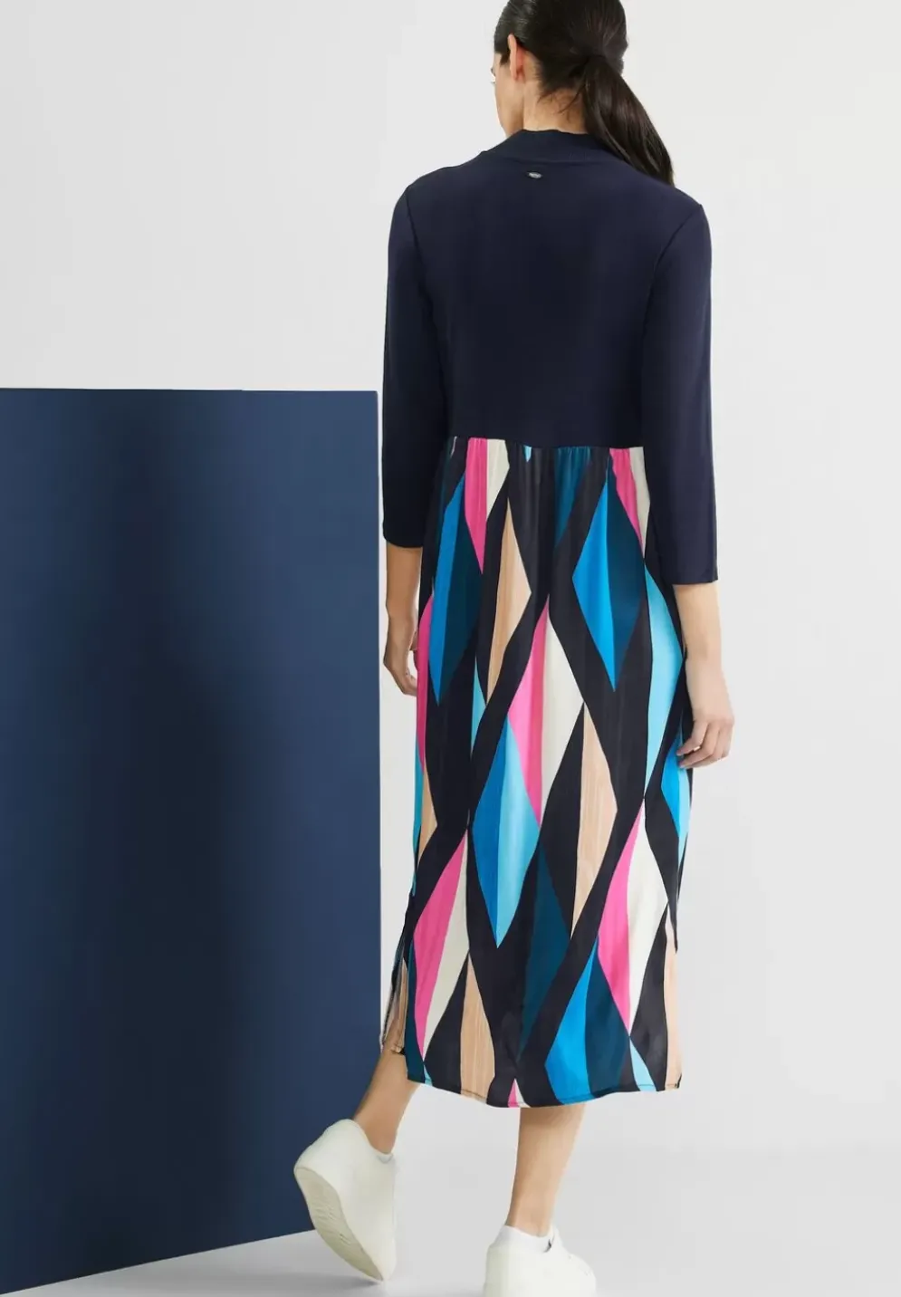 Midikleid Im Materialmix