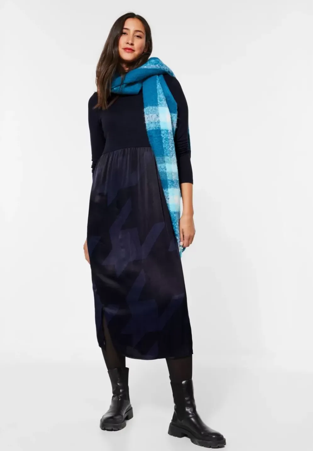 Midikleid Im Materialmix