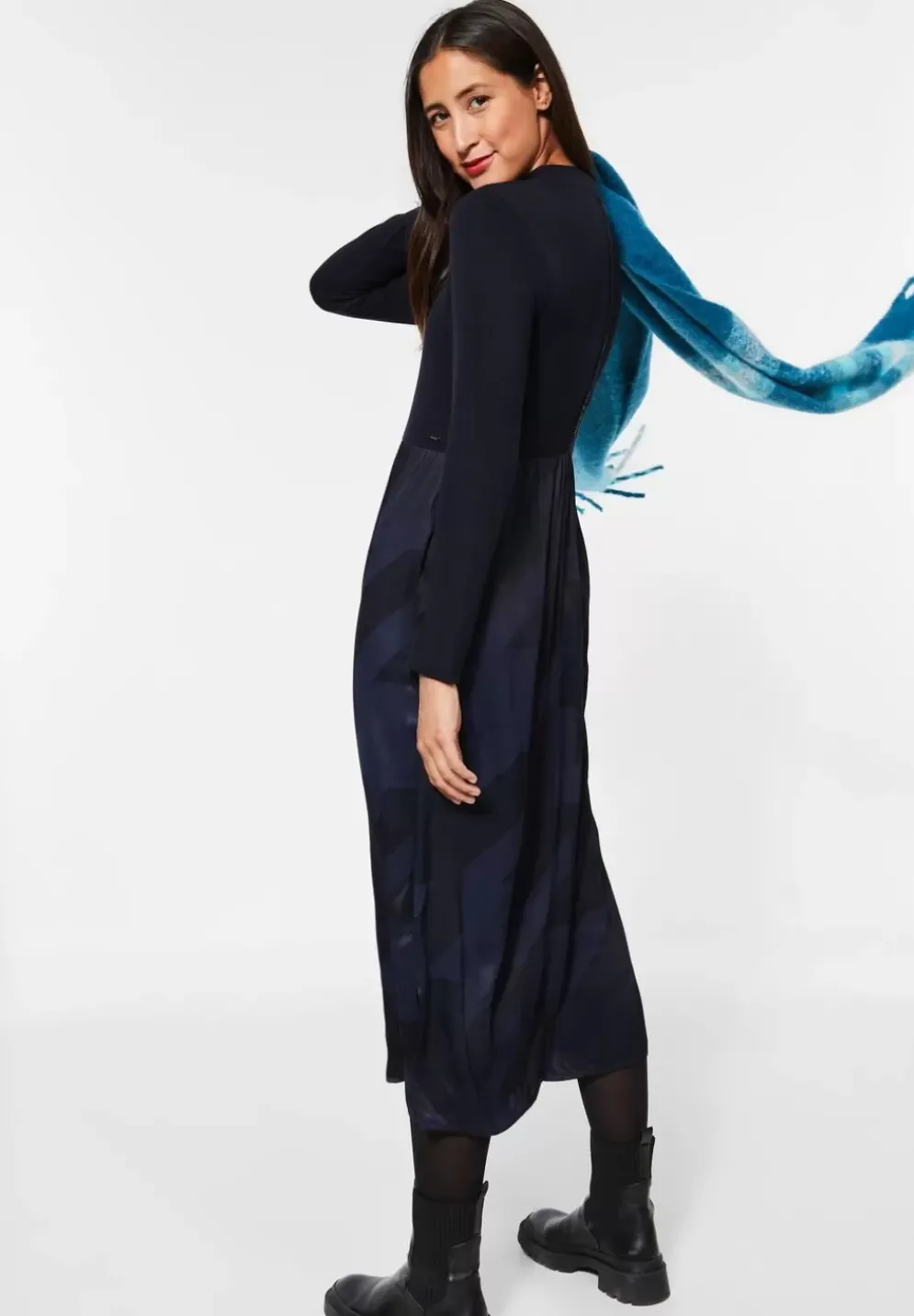 Midikleid Im Materialmix