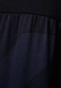 Midikleid Im Materialmix