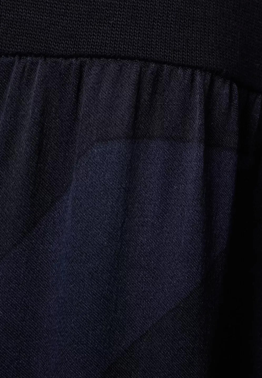 Midikleid Im Materialmix